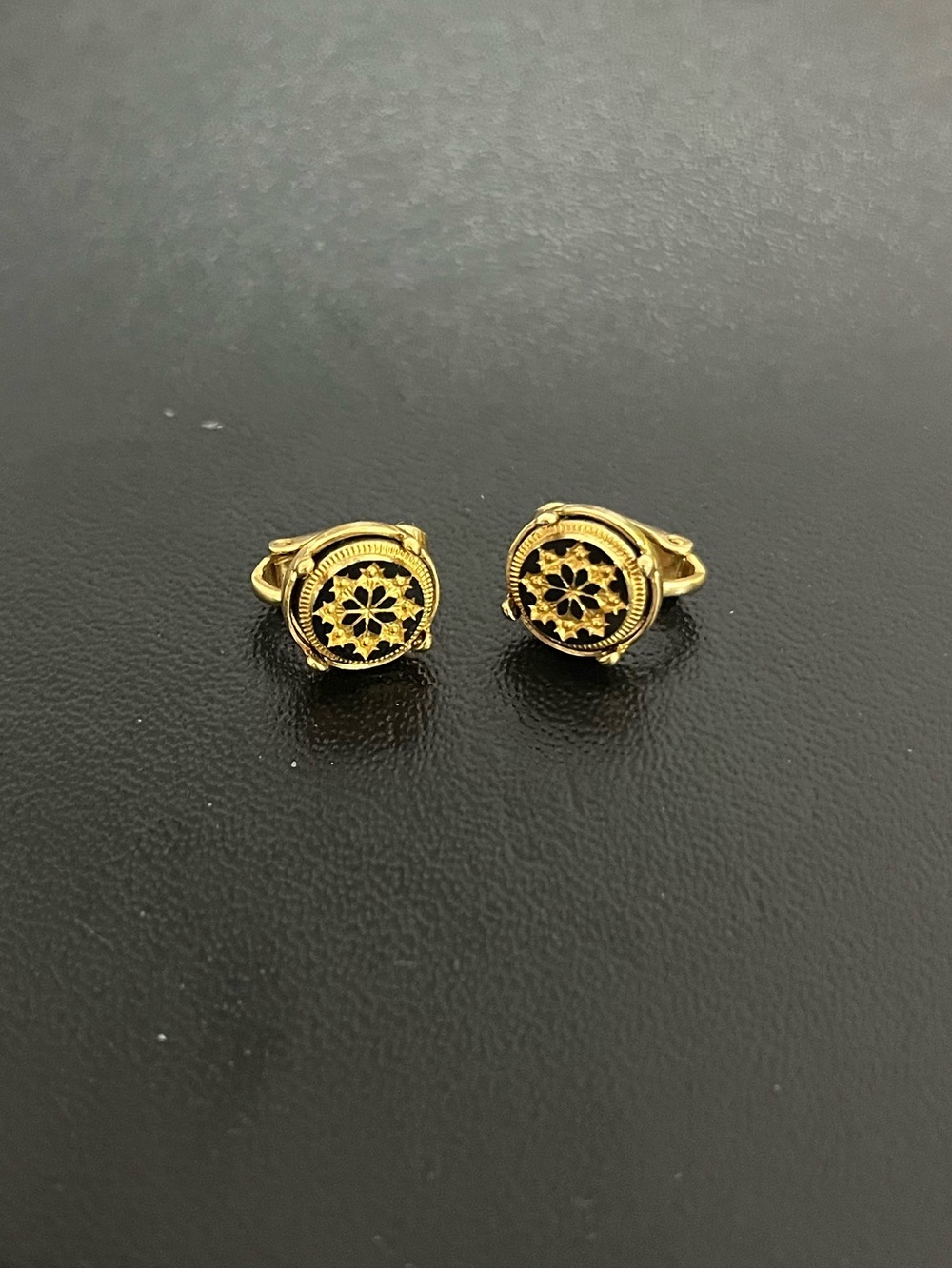 Vintage Avon Gold Tone Clip Earrings